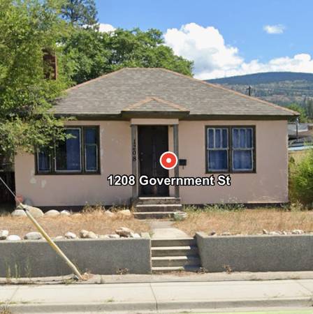 2 bedrooms single family home with carport and fenced yard 1