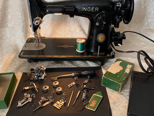 Singer 201-2 “Rolls Royce” Heavy Duty Sewing Machine 1