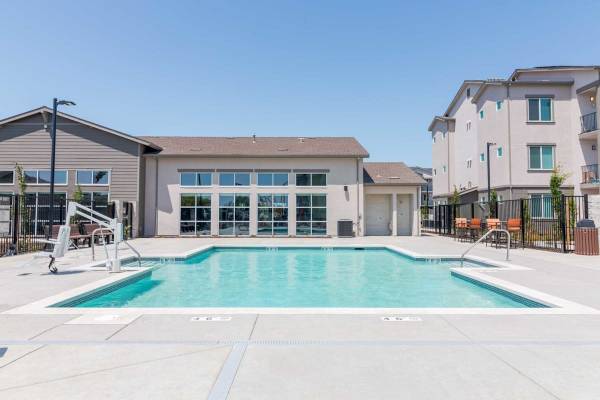 $2,235 / 1br - 724ft2 - Generously Sized Closets with Shelving, Courtyard, Fitness Center (1349 Blossom Ave, Suisun City, CA)63844740894721122