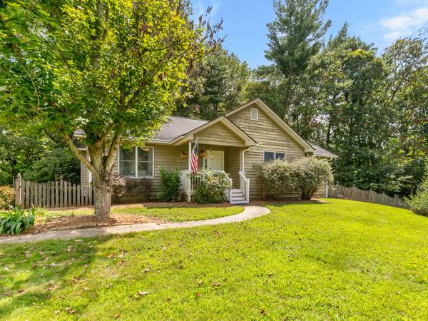 $550,000 / 3br - 2330ft2 - Updated Home walking distance to North Buncombe High School/Elementary (Weaverville)64029209284353120