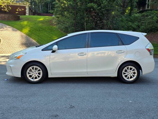 2013 Toyota Prius V, 1 dueño, 47 mil millas - $12,900 (Alpharetta)63612741761537121