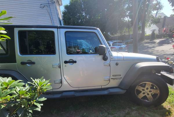 2011 Jeep Wrangler Unlimited Sport for repair or parts - $4,000 (Lynn)63624473766403124