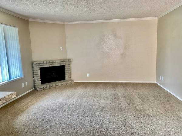 $2,025 / 2br - 1006ft2 - AVAILABLE SOON! 2 BED 2 BATH, ATTACHED GARAGE, WASHER/DRYER HOOK UPS! (CLOSE TO OLD TOWN CLOVIS, GOOD SHOPPING AND GREAT DINING!)63798509673985122
