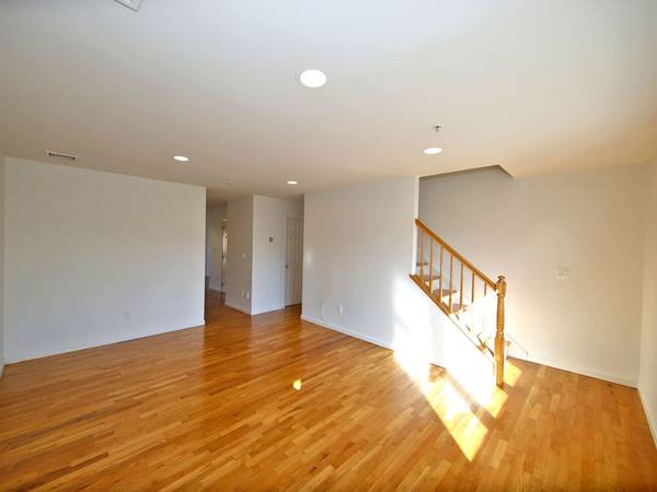 $3,985 / 3br - 1422ft2 - Alquiler de adosado - pisos de madera, terraza, garaje (Harrison)63788808384131124