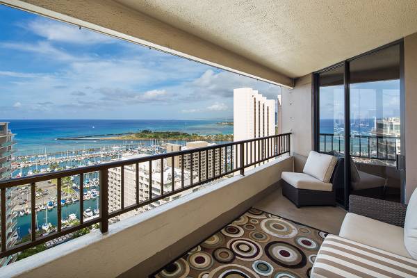 $5,900 / 2br - 1131ft2 - Discovery Bay -Walk to beach 30days+ Vacation (Honolulu)63686690922243120