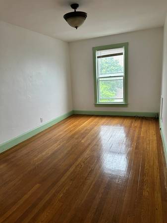 Sunny 1BD/1BA – 3rd Floor | Freshly Painted | Pets (Cats OK) 1