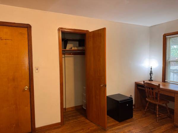 $500 / 240ft2 - $500.00/bedroom Looking for Roommate@Shaker Square (cleveland)63939132330626123