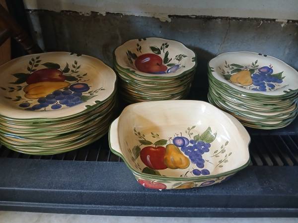 Dinnerware setting for 8 1