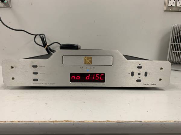 Vintage Simaudio Moon Equinox SE special edition CD player with 1