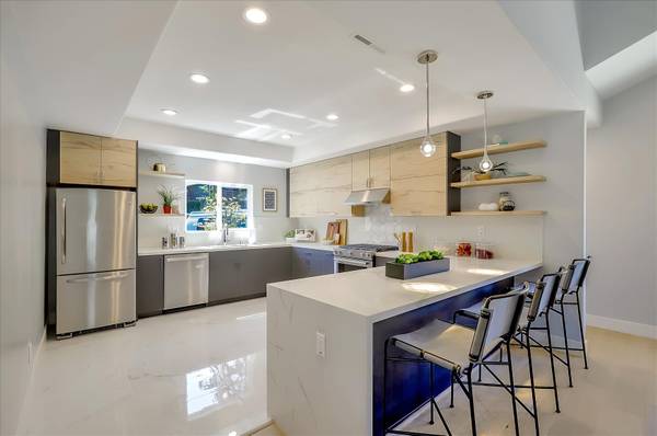$5,950 / 4br - 1935ft2 - Elegant Everett 4/2.5 House, 1,935 SF Yard, Parking, New Kitchen/Baths (oakland piedmont / montclair)63658013695747123