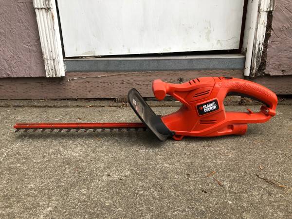 Black & Decker Electric Hedge Trimmer 1