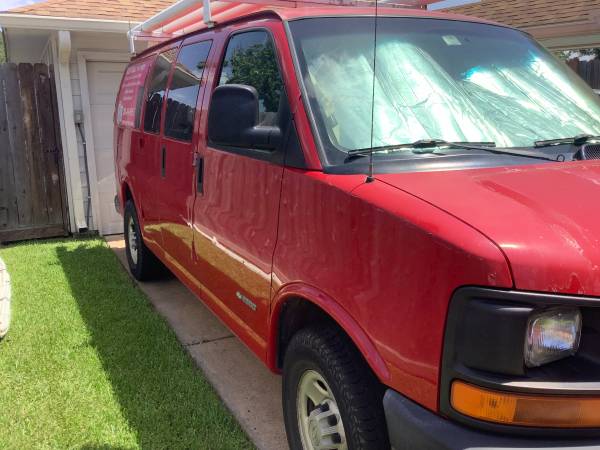 2006 CHEVY EXPRESS 2500 VAN -ROJO - $4,500 (MISSOURI CITY)63622230850945121
