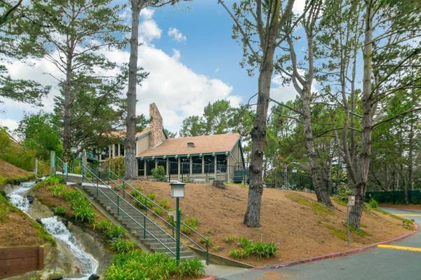 $2,000 / 1br - 717ft2 - Sun-Drenched top floor unit in the desirable Crown Colony complex (DALY CITY)63869455558273121