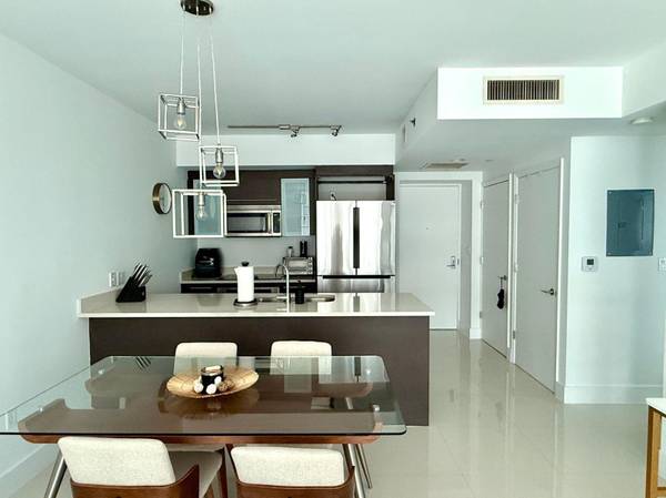 $2,000 / 2br - 0890ft2 - If you are looking for Apts (Miami)64051005149825122