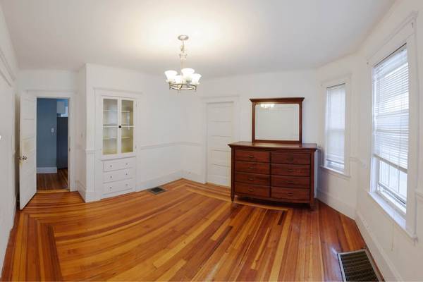 $900 Large Private Room Available for Rent in Malden Center (Malden)63810013555075120