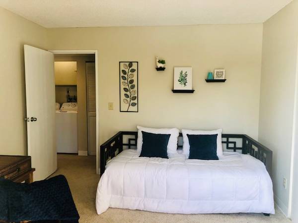 $600 / 1br - Beautiful private room + bathroom rent in a peaceful house (Chicago, IL)63898984247683120