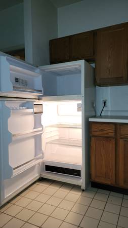 $1,050 / 1br - Large 1 bedroom heat, electric, heated garage. (290 S. Kools. St.)63838112592003123