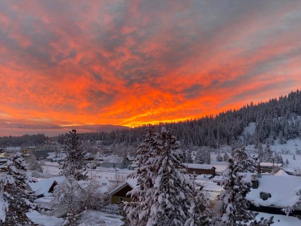 $4,000 / 4br - 1900ft2 - $4,200 / 4br - House for Rent - AMAZING Views Walkable Downtown! (Downtown Truckee)63682273242243121