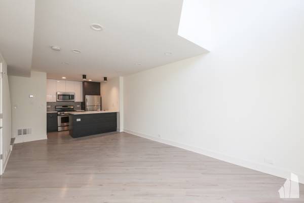 $2,450 / 1br - ¡Dúplex único con vista al lago! Lavadora/secadora en la unidad, balcón, estacionamiento! Sin depósito de seguridad, se aceptan mascotas (Lake View East)63918533171970121