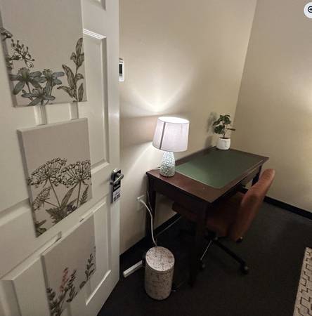 $200 / 120ft2 - Beautiful Office Available for Sublet 7th Ave in Hendersonville64029372755074122