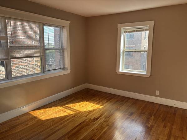 $2,150 / 1br - 500ft2 - Bright Apartment - Heat & Hot Water Included - Medford - Available Now (Medford)64213548101761120