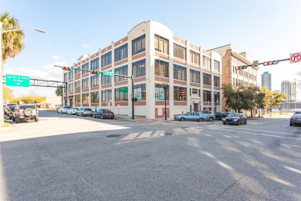$364 Affordable Dedicated Desks Available in Jacksonville – Prime Location! (Downtown)63377821595905123