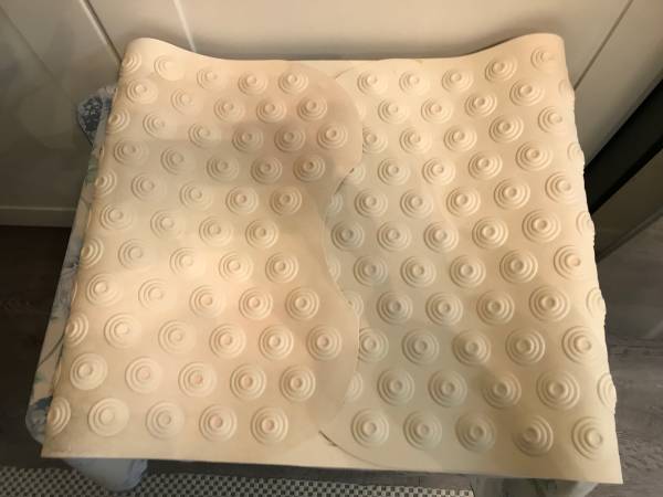 Non-slip Anti-slip Slincone bathtub shower mat 1