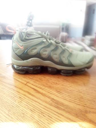 Women's Nike Air Vapormax Plus Alligator Green Orange Trance FD0295-30 1