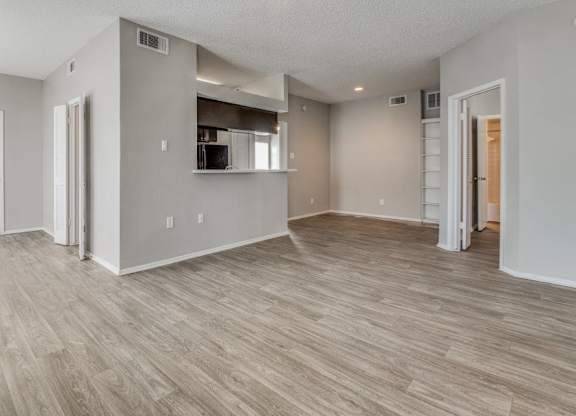 $1,215 / 1br - 822ft2 - Sunrooms & Drybars, Washer/Dryer, Bark Park (1400 Esters Rd, Irving, TX)63846412089729121