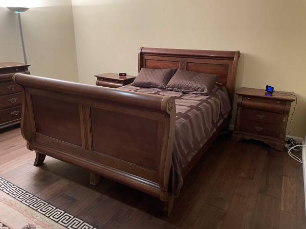 Queen size bedroom set 1