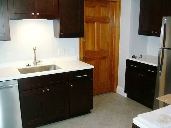 $1,300 / 2br - 1005ft2 - Updated duplex (down), laundry, dishwasher, parking-  No pets (lakewood)63907609954691120