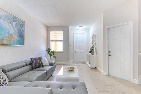 $3.400 / 4 habitaciones - ¡Impresionante adosado actualizado de 4 dormitorios en una ubicación privilegiada! Descubra este (Royal Palm Beach)63379686607491122