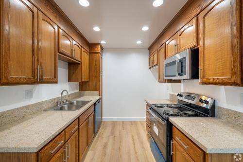 $2,155 / 1br - 715ft2 - $1,500 BONUS! Spacious 1BR w/ Fireplace + Patio (Woodland Hills)63840114640515122