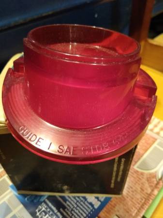 Luz trasera de Chevy (NOS) - $7 (Wentzville)62970100219521122