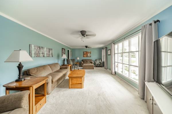 $239,900 / 3br - 2038ft2 - This Edgewood gem is ready to be your next home! (1518 S Winding Way)63989232236675121