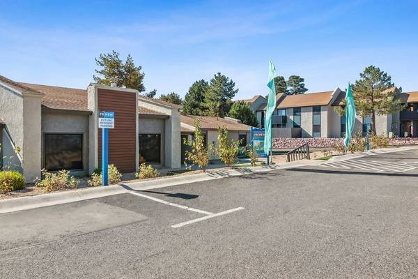 Large Closets, Pet Friendly Community, Free Wi-Fi at Clubhouse 1