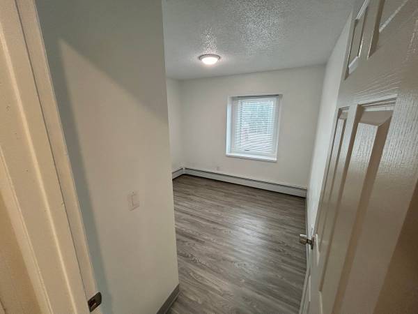 $1,390 / 2br - 900ft2 - Fireplace, Off Street Parking, Dishwasher (303 E 15th Ave, Anchorage, AK)64004783798529124