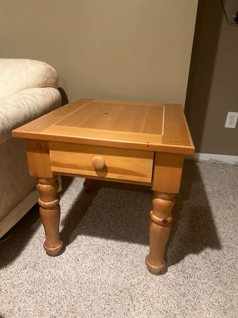 Two Broyhill end tables 1