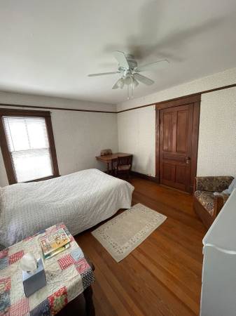 $875 / 1br - Looking for a housemate in Kenilworth! (Kenilworth)64029209883393121