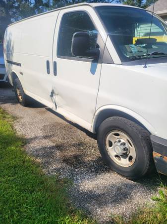 2011 Chevrolet Express 2500 Van - $2.500 (Lanham)63439970563715121