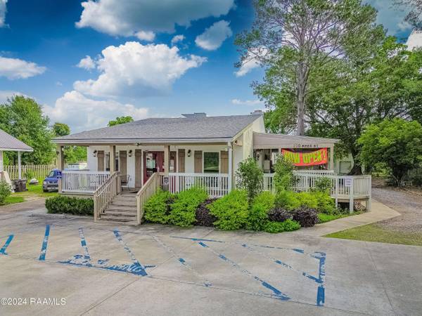 $355,000 / 2596ft2 - Welcome to your culinary dream in the heart of Breaux Bridge! (Breaux Bridge)63857515162499120