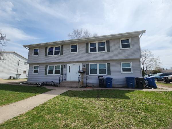 $895 / 2br - 450ft2 - Updated 2 bedroom, 1 bath Lower 4-Plex! - 1860 Evans St., Oshkosh (Oshkosh)63845967458689120