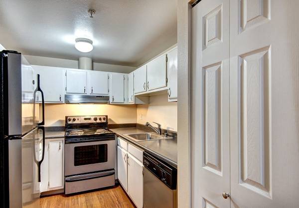 $1,499 / 426ft2 - Intercom Access, Balconies With Stunning Views, Studio 1ba (2510 Western Avenue, Suite 100, Seattle, WA)63929301788035121
