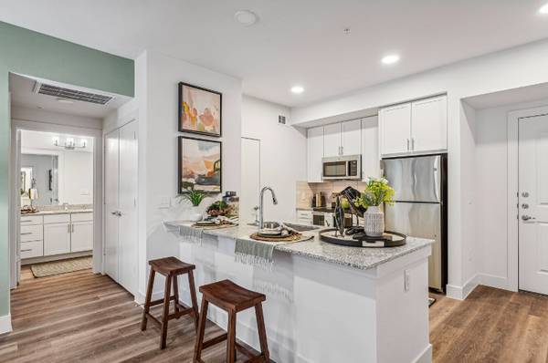 $1,795 / 2br - Un Apartamento Nuevo en McKinney - 8 SEMANAS GRATIS + $1000 - $100 Para Solicitar (McKinney/Allen)63796476528257120