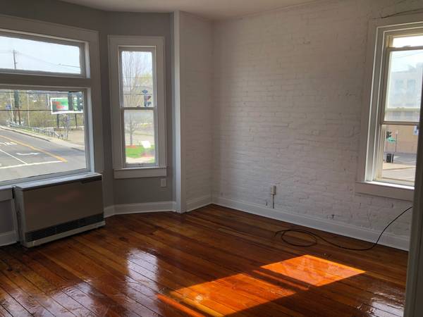 $1,200 / 1br - Downtown Johnson City (Johnson City)64035577393922123