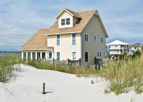 $3,500 / 3br - OCEANFRONT HOUSE 3 BR, 2.5 Bathroom (Emerald Isle)63948355837699120