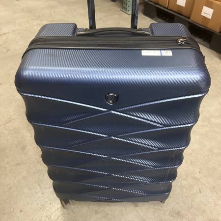 Traveler's Choice 29” Luggage 1