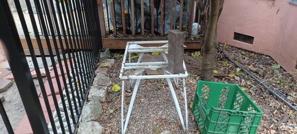 Bird cage stand 1