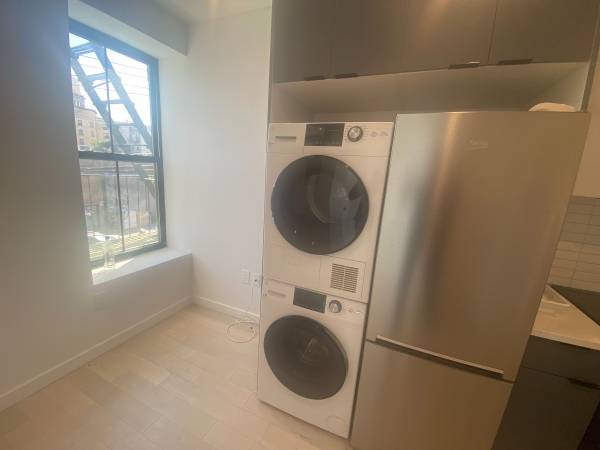 $2,999 / 1hab - 600ft2 - ¡1 HABITACIÓN SUNTOZA / CONVERTIBLE EN 2 HABITACIONES! LAVANDERÍA EN LA UNIDAD! UBICACIÓN PRIVILEGIADA! CERCA DEL METRO!! (East Williamsburg)63698533570945121