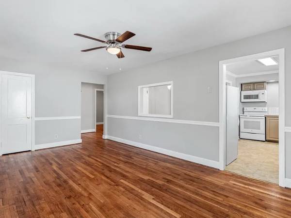 $1,050 / 3br - 01375ft2 - 3beds/1.5baths for rent ideal location (Greensboro)64027445581955124
